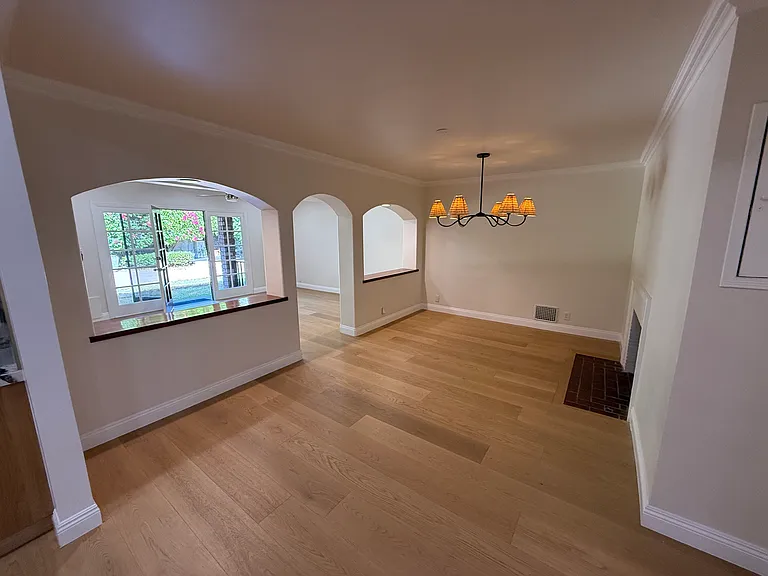 1508 Kelton Ave — Photo 9