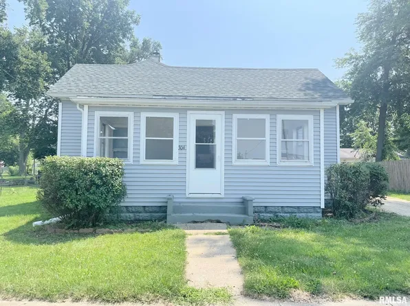 304 E 4th St, Pleasant Plains, IL 62677