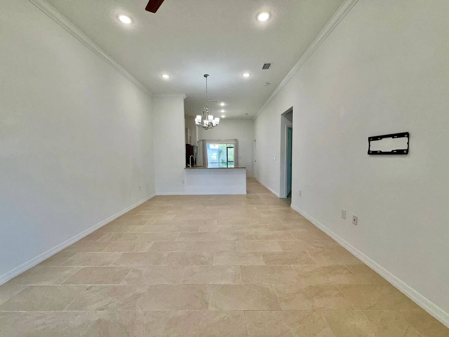 3 bed, 1221 sqft, $1,600 — Photo 2