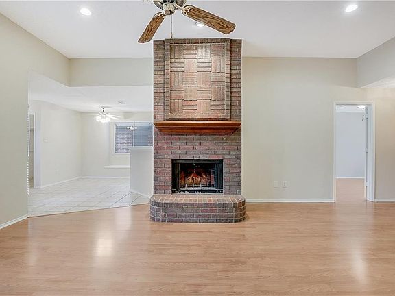 3rd image of 1619 Ariel Dr