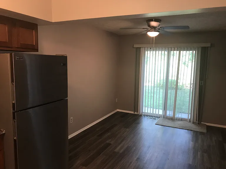 2139 Woodleaf St — Photo 4
