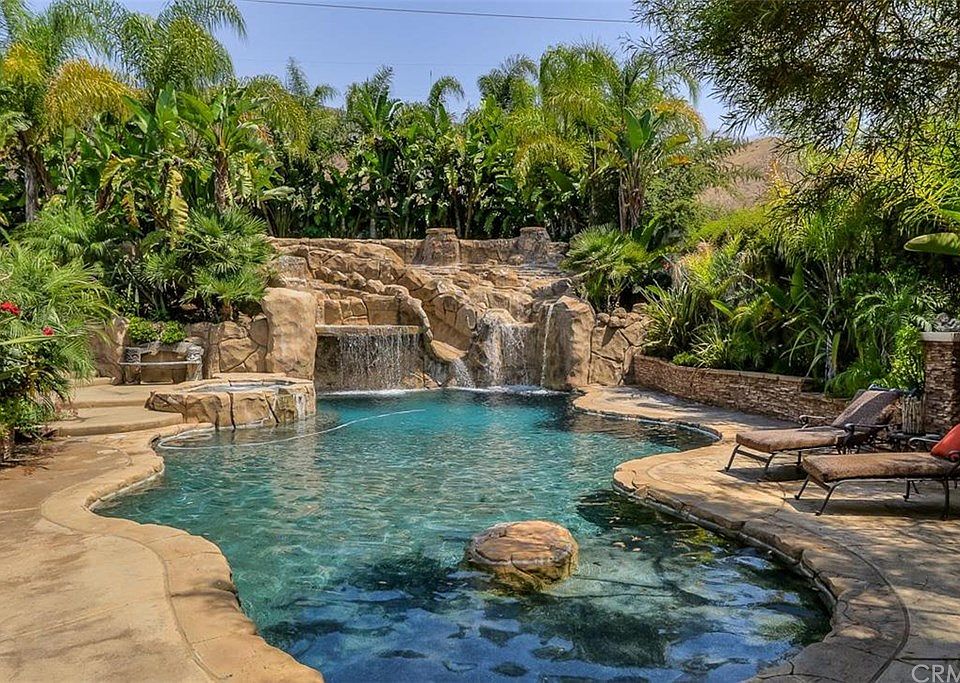 1st image of 2557 Vista Dr
