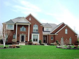 5135 Lexor Ln, Clarence, NY 14031
