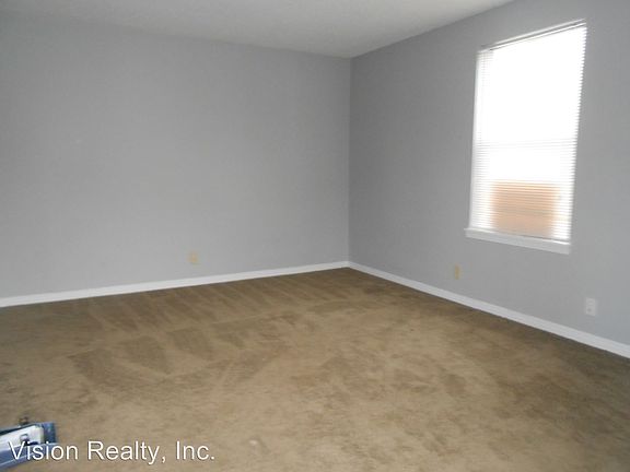 4th image of 102 Kingsbury Ct APT A