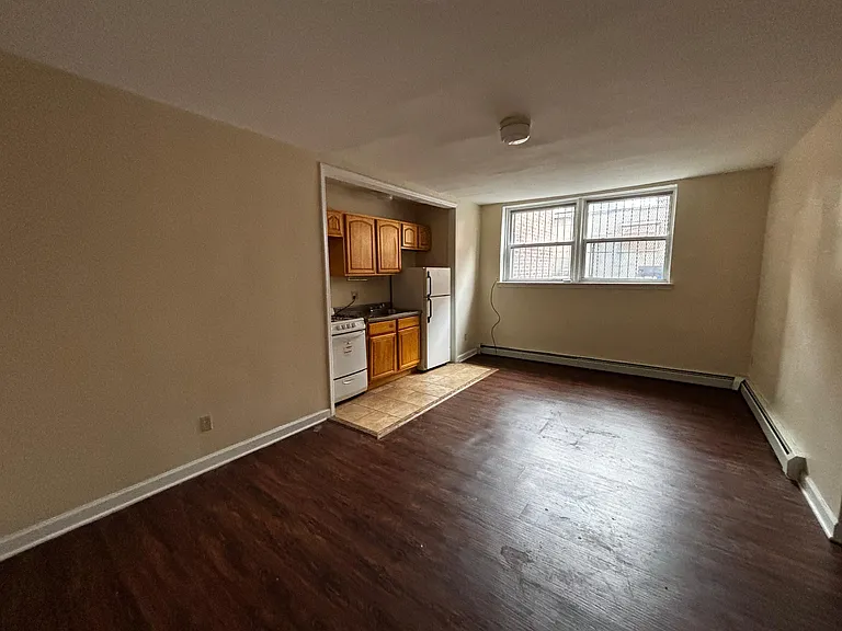 321 Sanford Ave #B4 — Photo 2
