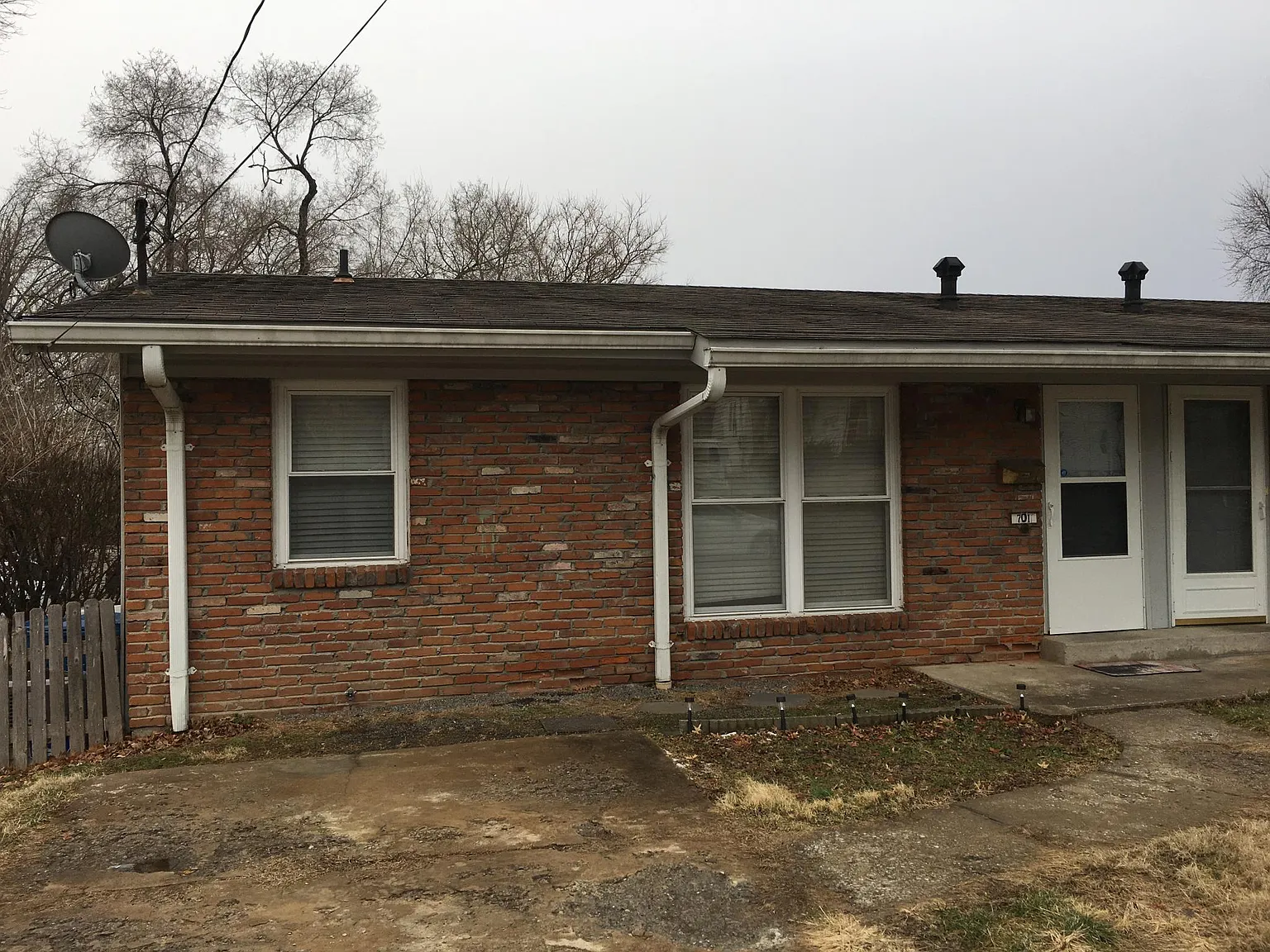 701 Perry St — Photo 2