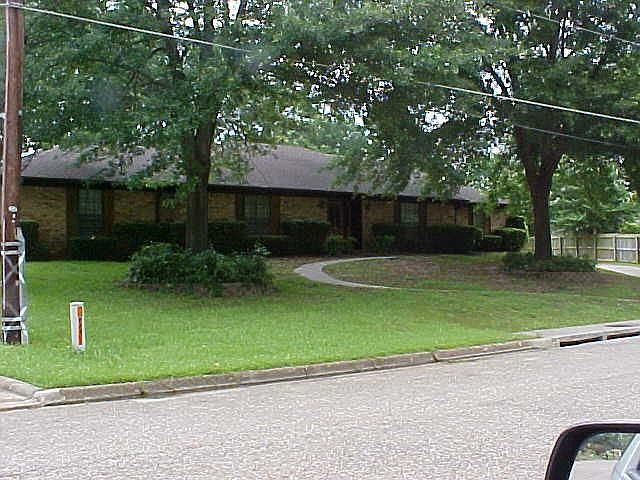1st image of 2402 Northview Dr