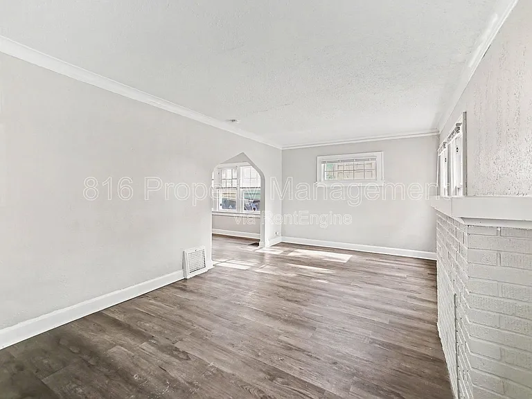 5114 Brooklyn Ave — Photo 9