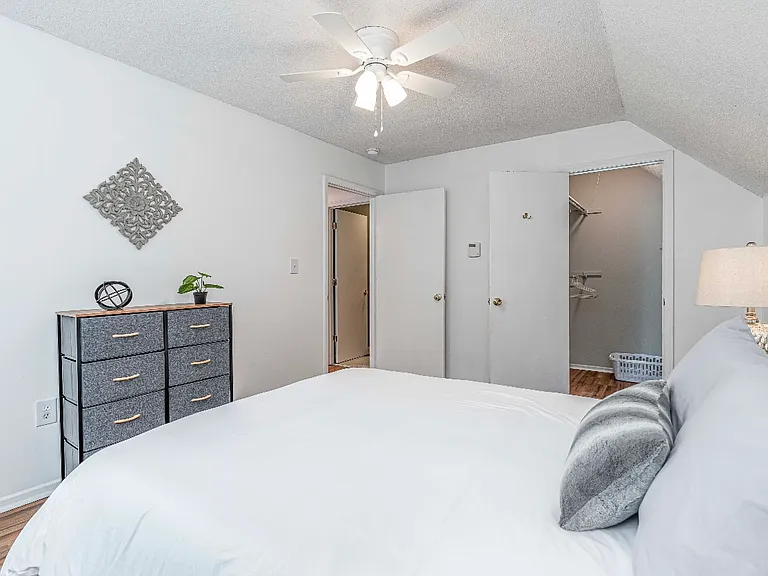 1135 Hulon Ln — Photo 15
