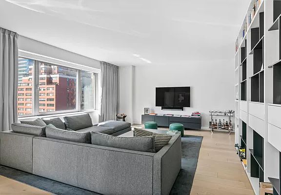 4th image of 200 E 62nd St APT 11D