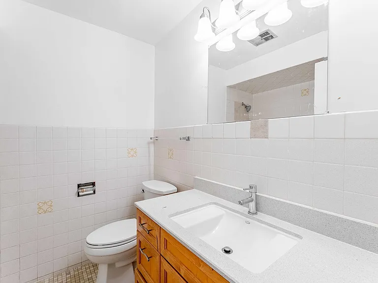 3158 N Neenah Ave #1C — Photo 6