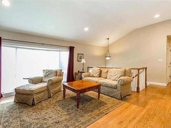 4th image of 2980 Holdiay Park Dr