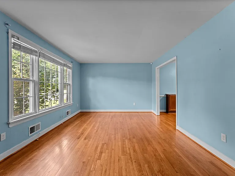 2220 Lauderdale Dr — Photo 6