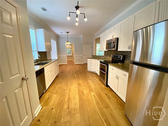 5th image of 13 Silver Oak Ct