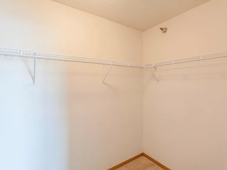 Platinum Valley Apartments — Photo 36