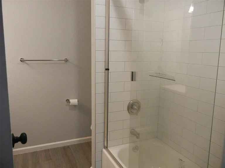 20811 Emerald St — Photo 9