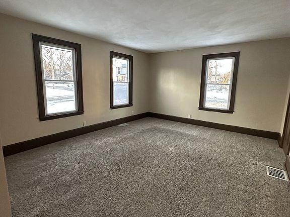 4th image of 124 N Washington St