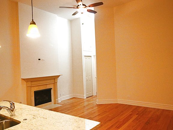 4th image of 1470 W Carmen Ave APT 402