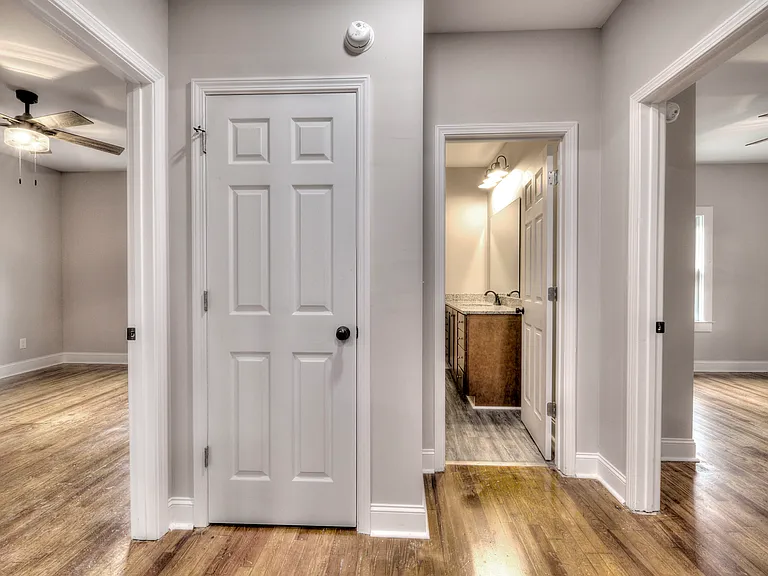 308 Douglas St — Photo 8