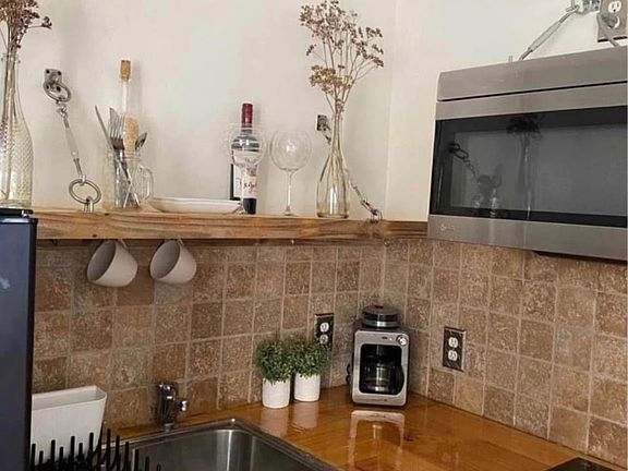 5th image of 4490 Merlin Dr APT 1