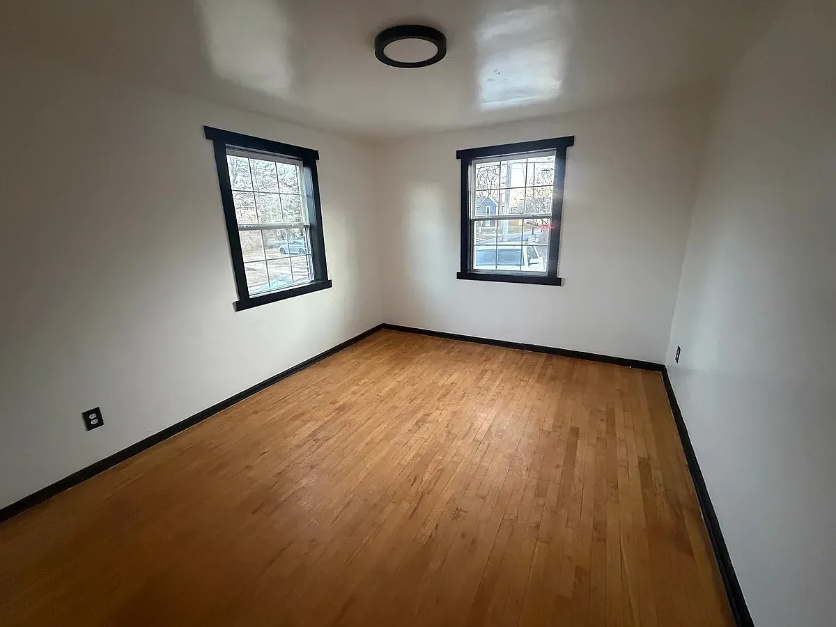 Building Photo - 1465 W 7th Ave #A