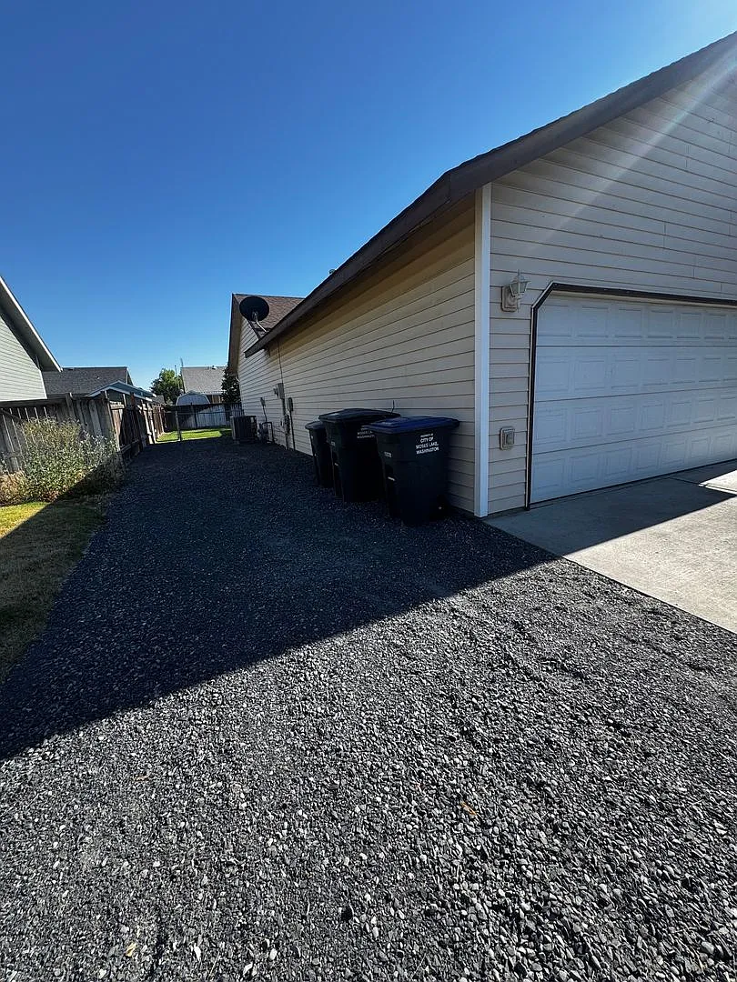 Fully Renovated Home in Crossroad Neighborhood! — Photo 2