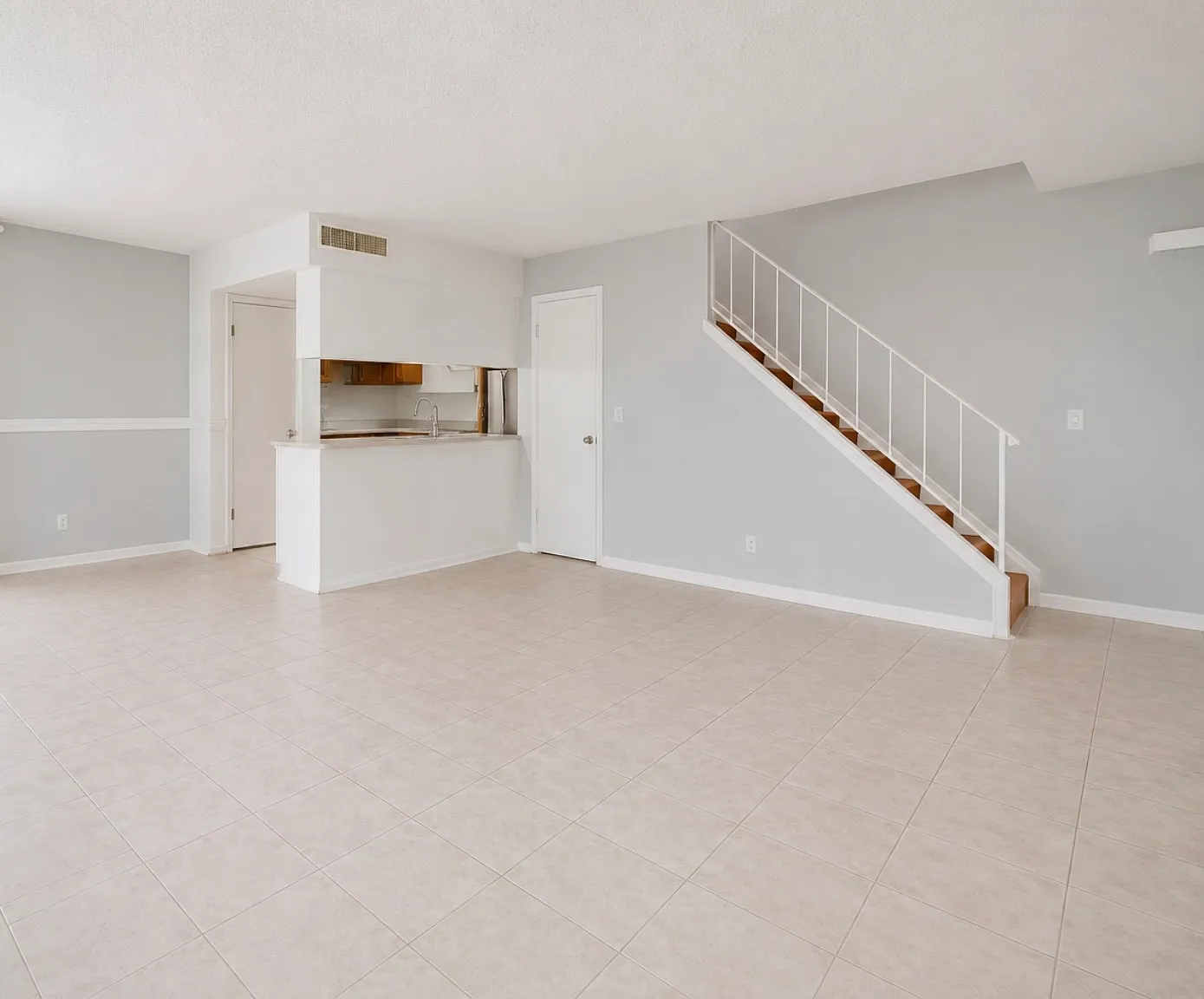 1386 Lorilyn Ave — Photo 1