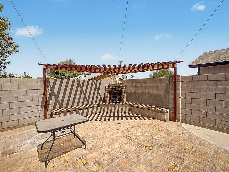 2104 N Comanche Dr — Photo 33