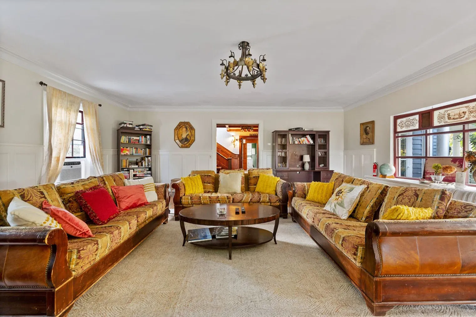 7 bed, 6.0 bath, 6684 sqft, $18,305 — Photo 1