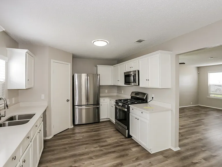 1711 Berkeley Dr — Photo 9