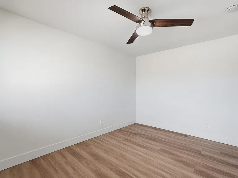 1034 E Hermosa Dr — Photo 21