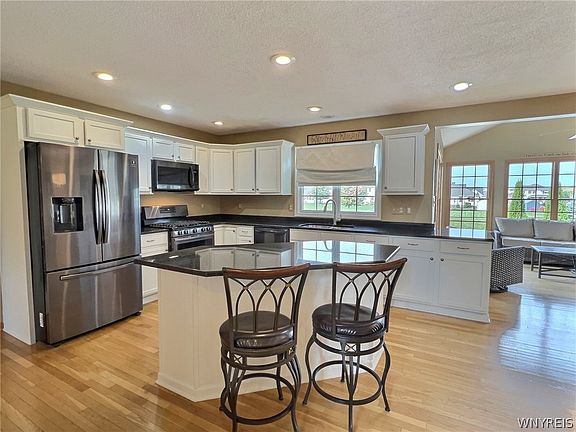 5th image of 38 Apple Blossom Blvd