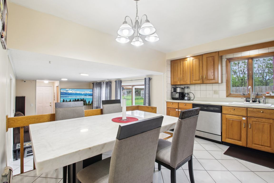 Bridgewood Dr-0605-011.jpg