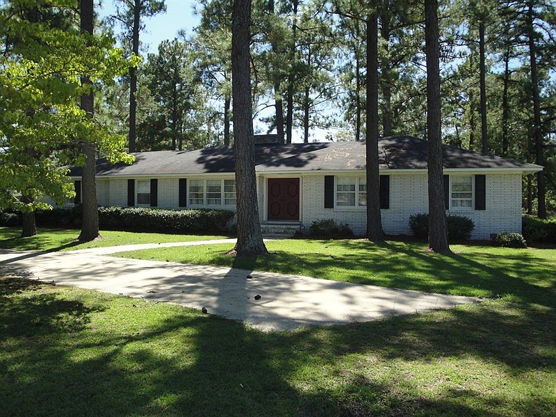 2nd image of 440 Camelia Ln