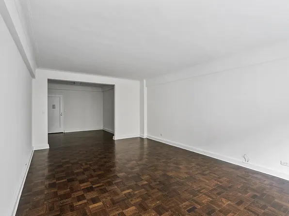 945 5th Ave APT 2F, New York, NY 10021