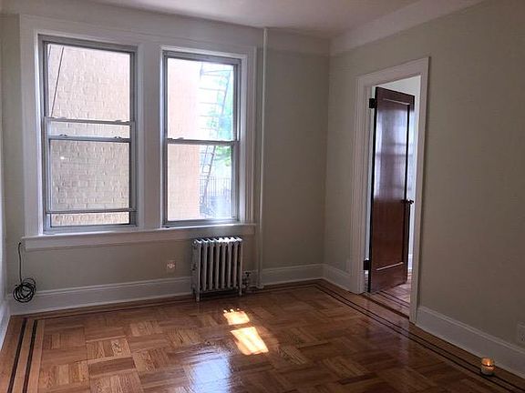4th image of 2324 28th St #1