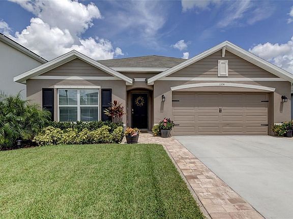5th image of 1104 Swaying Sawgrass Ave