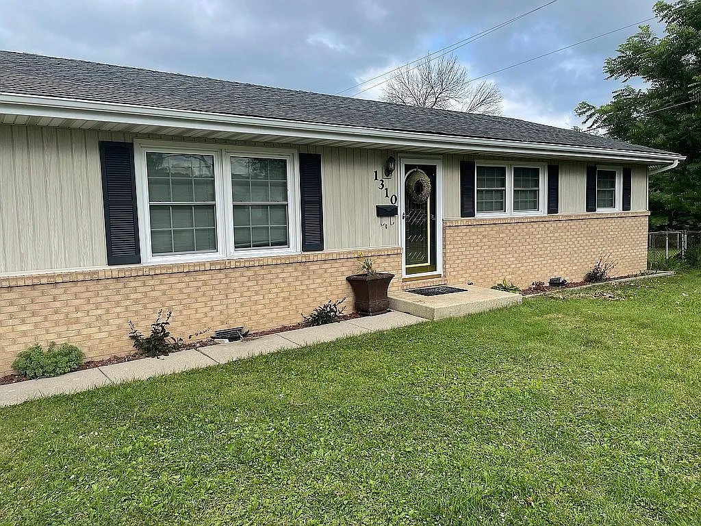 1310 Westside Dr photo 1