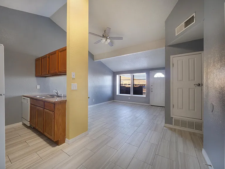 1901 Lake Omega St #A — Photo 9