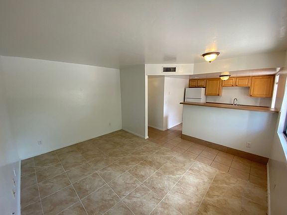 5th image of 455 W Kelso St