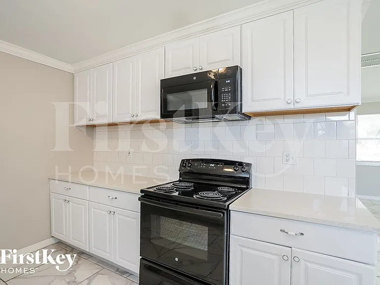 202 E Jasmine Rd — Photo 7