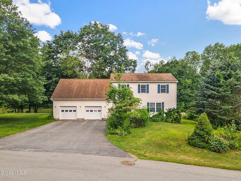 3rd image of 121 Lemont Avenue