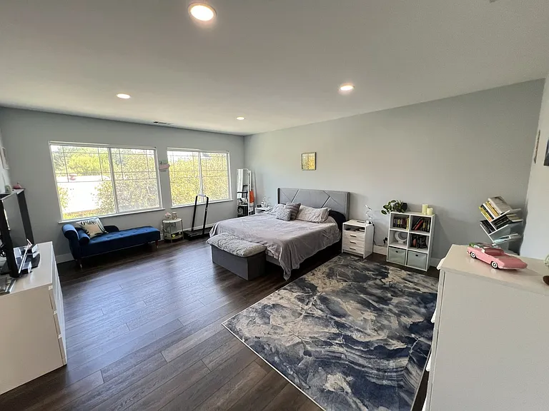 1836 E Bolinger Cir — Photo 18
