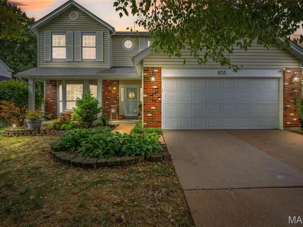 935 Cleta Dr, Ballwin, MO 63021