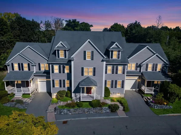 10 Cunningham Ln Unit 104, Billerica, MA 01821