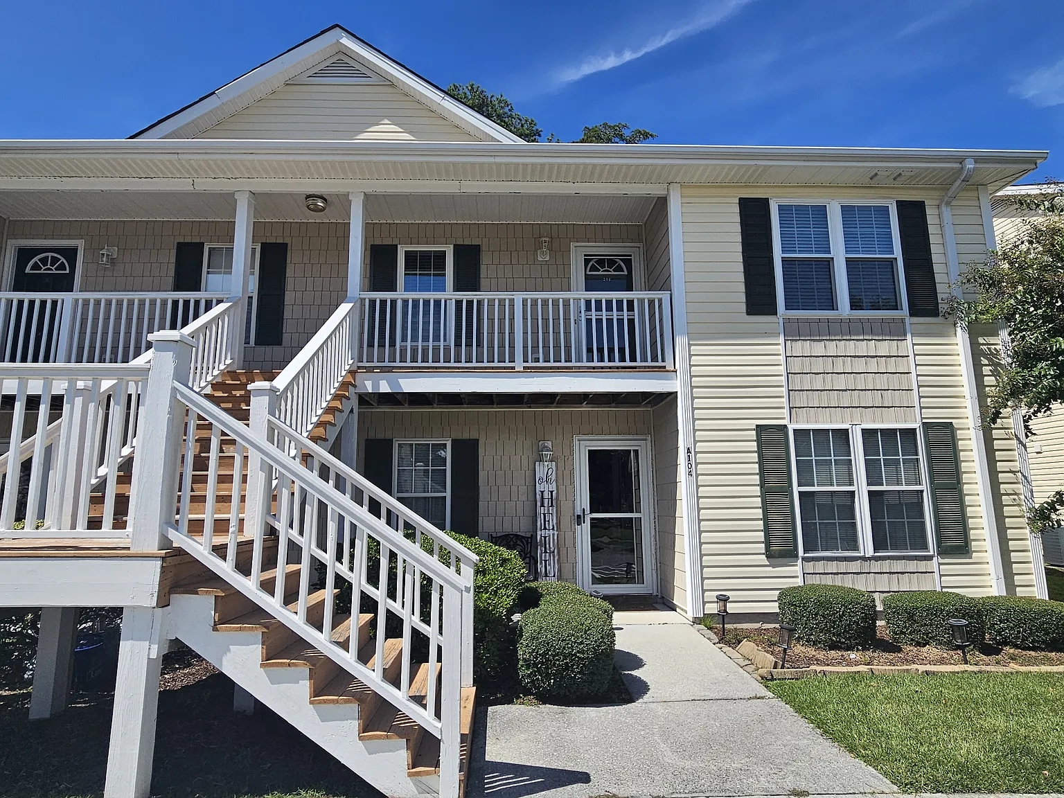2 bed, 1049 sqft, $1,450 — Photo 1
