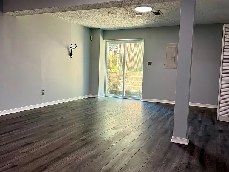 9804 Royal Commerce Pl — Photo 16