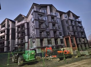 11063 Ravine Rd #405, Surrey, BC V3T3X4