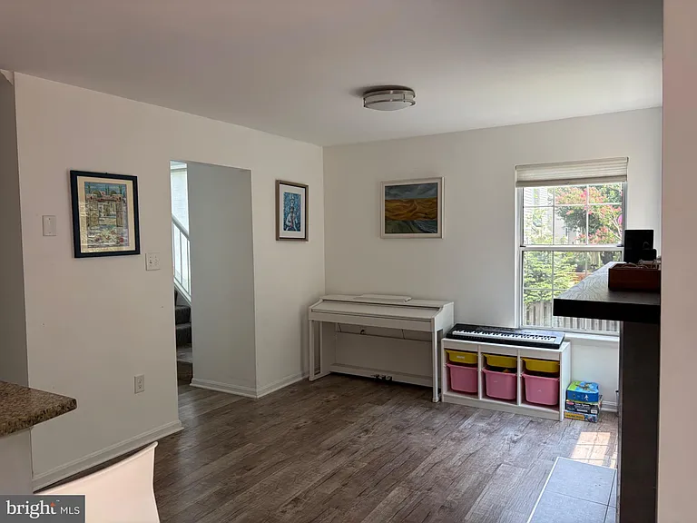 15618 Montview Dr — Photo 11