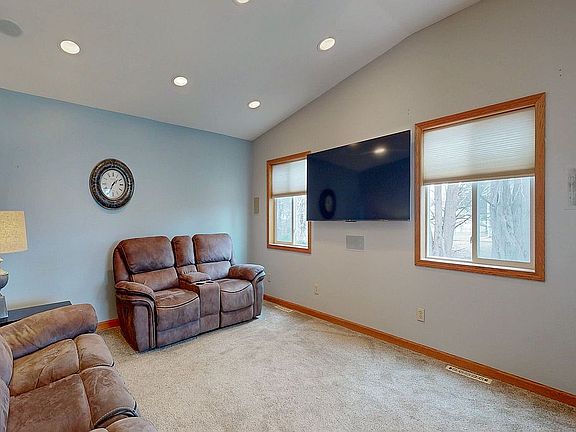 5th image of 302 Richland Ave